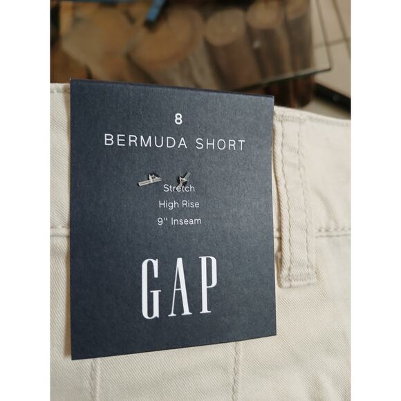 GAP 9" Inseam Stretch Highrise Bermuda Short Khaki NWT Size 8 - Picture 3 of 13